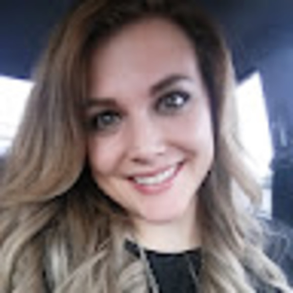 Meet your Posher, Nicole - Picture 1 of 1